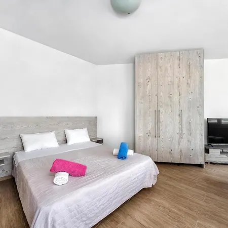 Nefeli And Myrto Apartment *